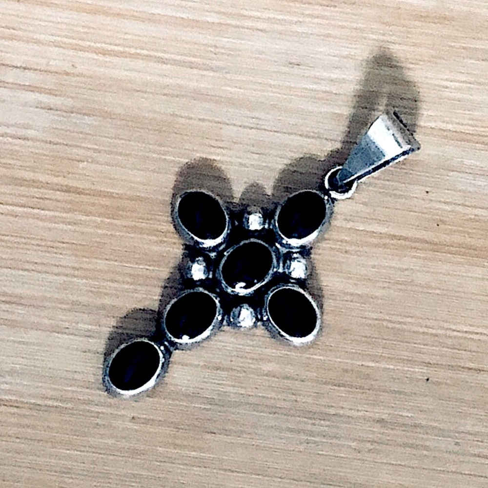 $94 Onyx or Jet Sterling Silver Estate Cross 925 - Picture 3 of 5